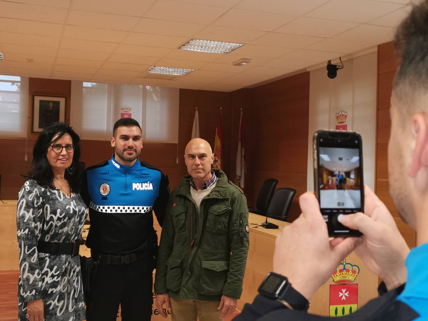 Nuevos agentes de la policía local junto al alcalde de Arroyo y los concejales delegados de Seguridad y Recursos humanos