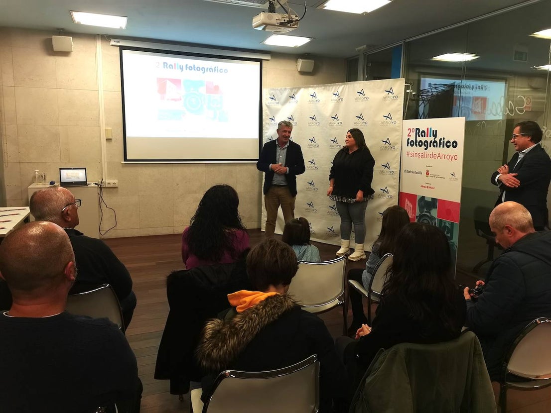 El alcalde Sarbelio Fernández, presenta el acto de entrega de premios del Rally Fotográfico