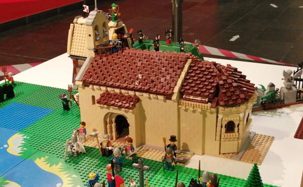 Iglesia de San Juan Evangelista de Arroyo realizada con piezas de Lego 