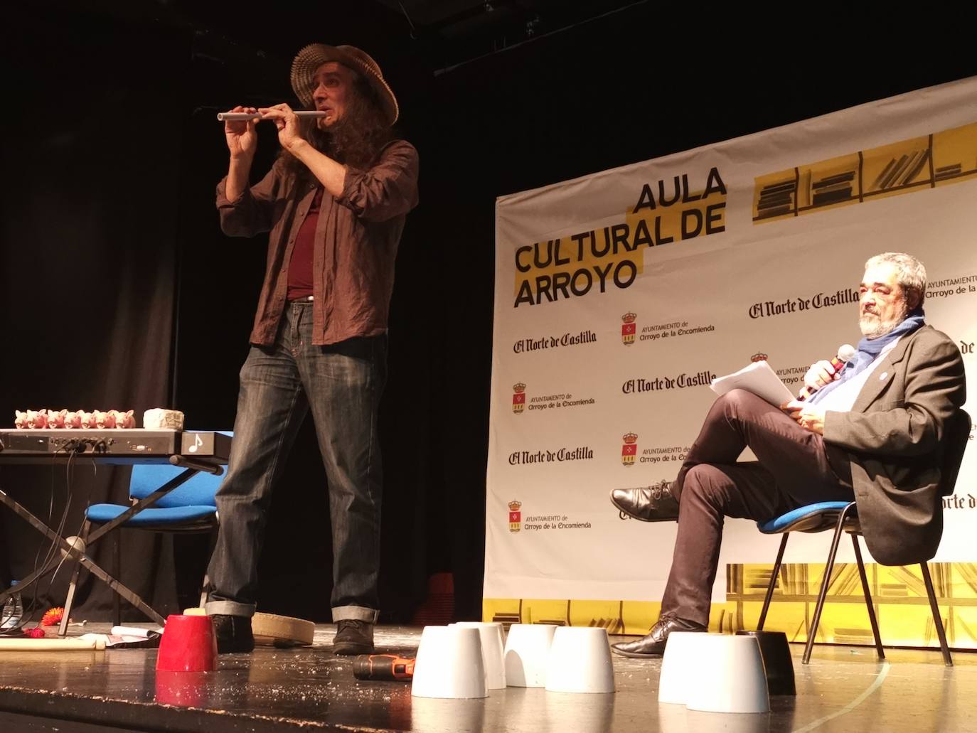 El Capitán Corchea 'afinando' unos cerditos musicales 