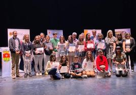 Niños ganadores del concurso de emprendimiento