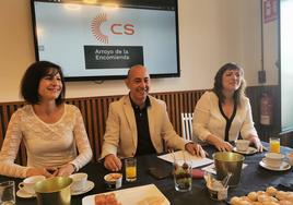 Ángeles Romo, Rafael Velasco y Lucía Linares durante la presentación del programa electoral