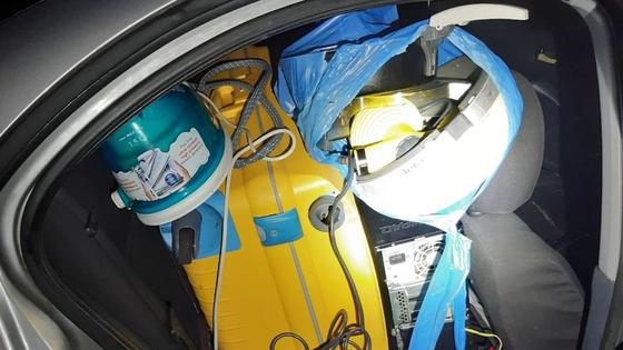 Dos individuos son sorprendidos por la policía, tras asaltar el Punto Limpio