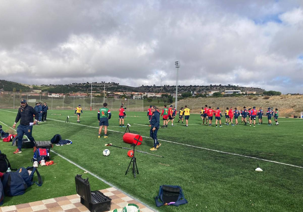 Los 54 rugbiers se concentran en los nuevos campos de Rugby de Arroyo