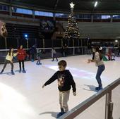 Una gran pista de hielo sintético para unas navidades únicas