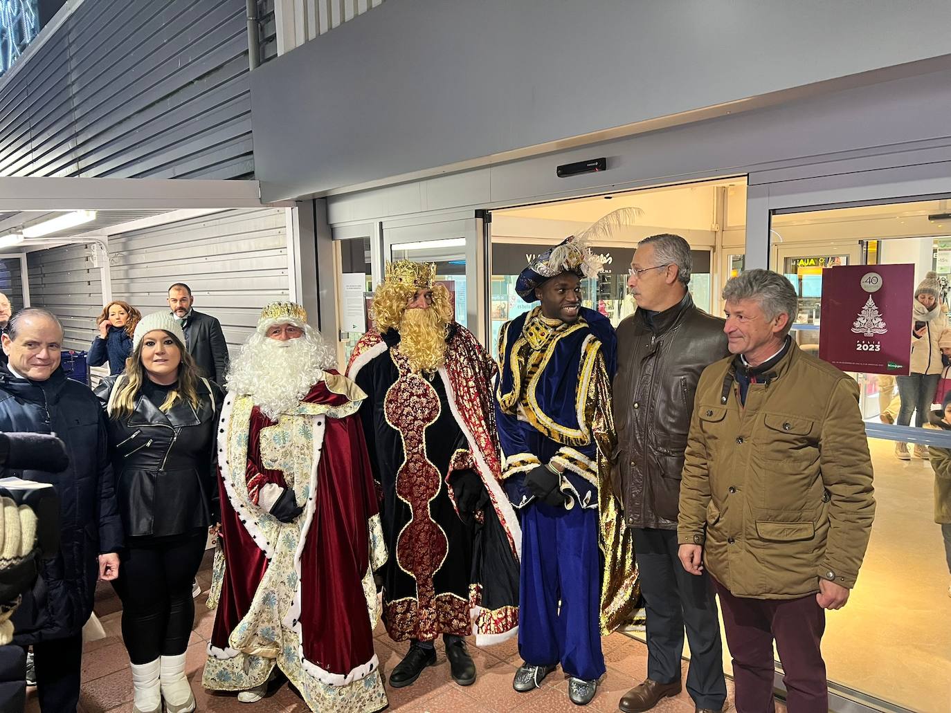 Melchor, Gaspar y Baltasar a su paso por Arroyo de la Encomienda en una gran Cabalgata 