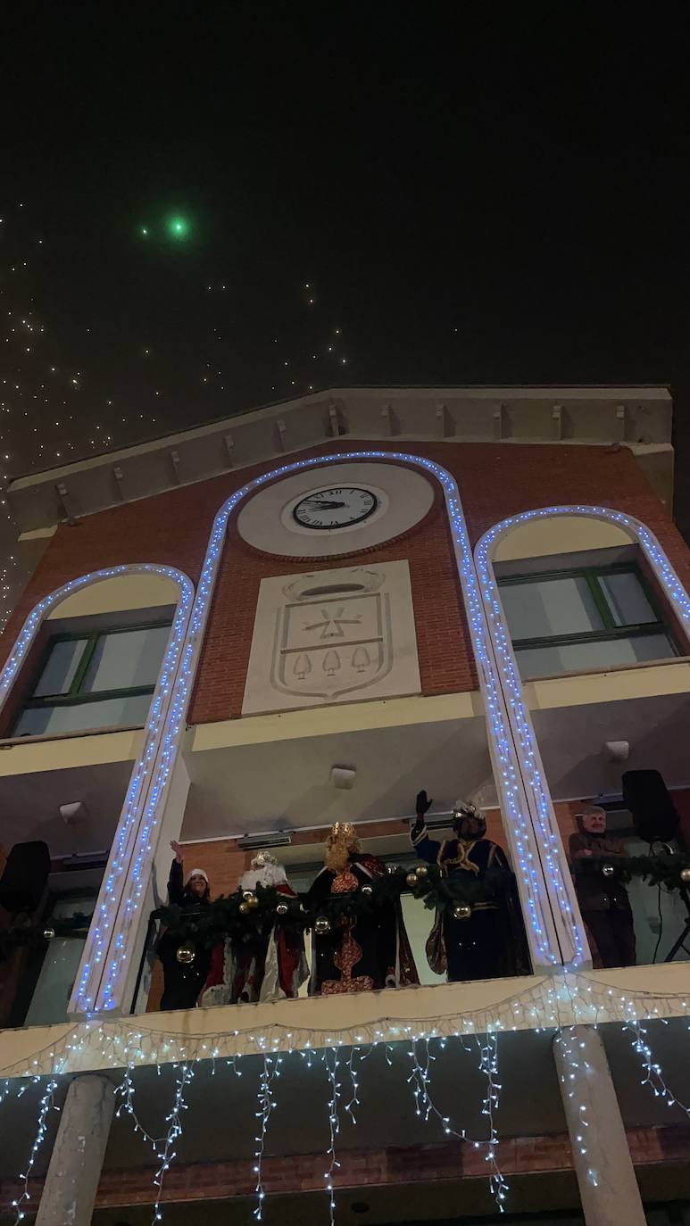 Melchor, Gaspar y Baltasar a su paso por Arroyo de la Encomienda en una gran Cabalgata 