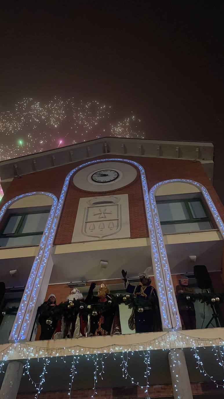 Melchor, Gaspar y Baltasar a su paso por Arroyo de la Encomienda en una gran Cabalgata 