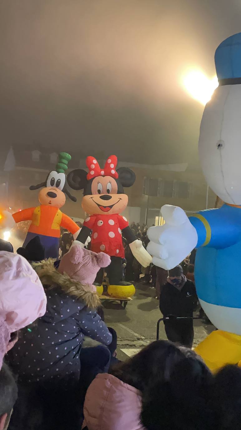 Melchor, Gaspar y Baltasar a su paso por Arroyo de la Encomienda en una gran Cabalgata 