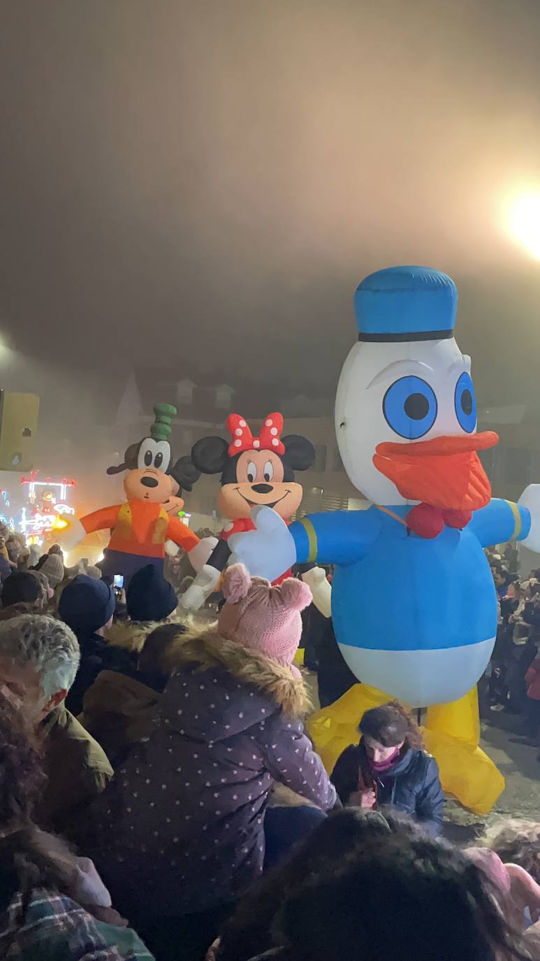 Melchor, Gaspar y Baltasar a su paso por Arroyo de la Encomienda en una gran Cabalgata 