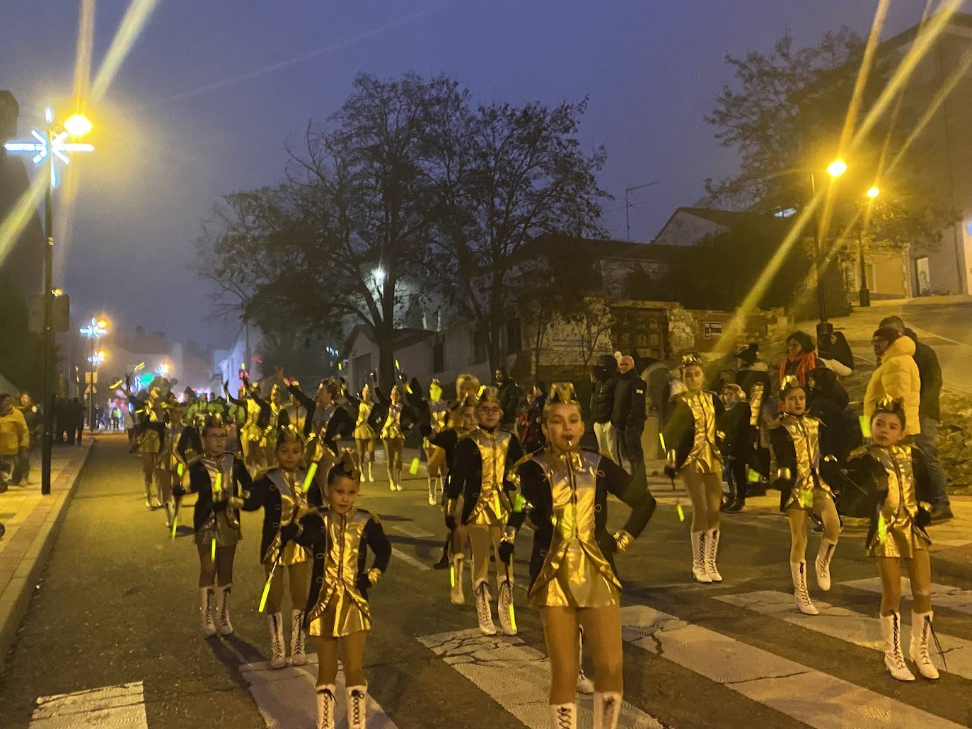 Melchor, Gaspar y Baltasar a su paso por Arroyo de la Encomienda en una gran Cabalgata 