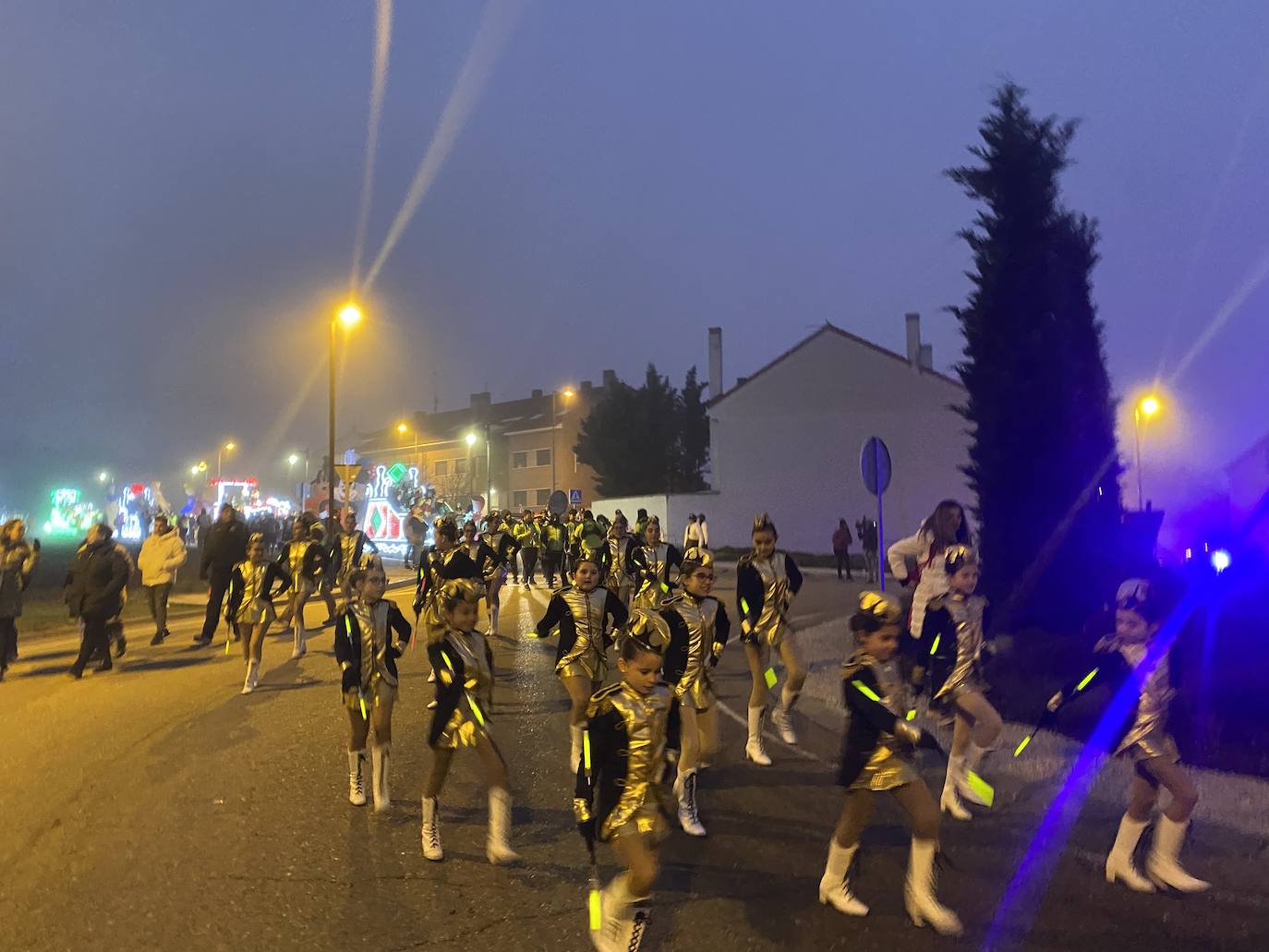 Melchor, Gaspar y Baltasar a su paso por Arroyo de la Encomienda en una gran Cabalgata 