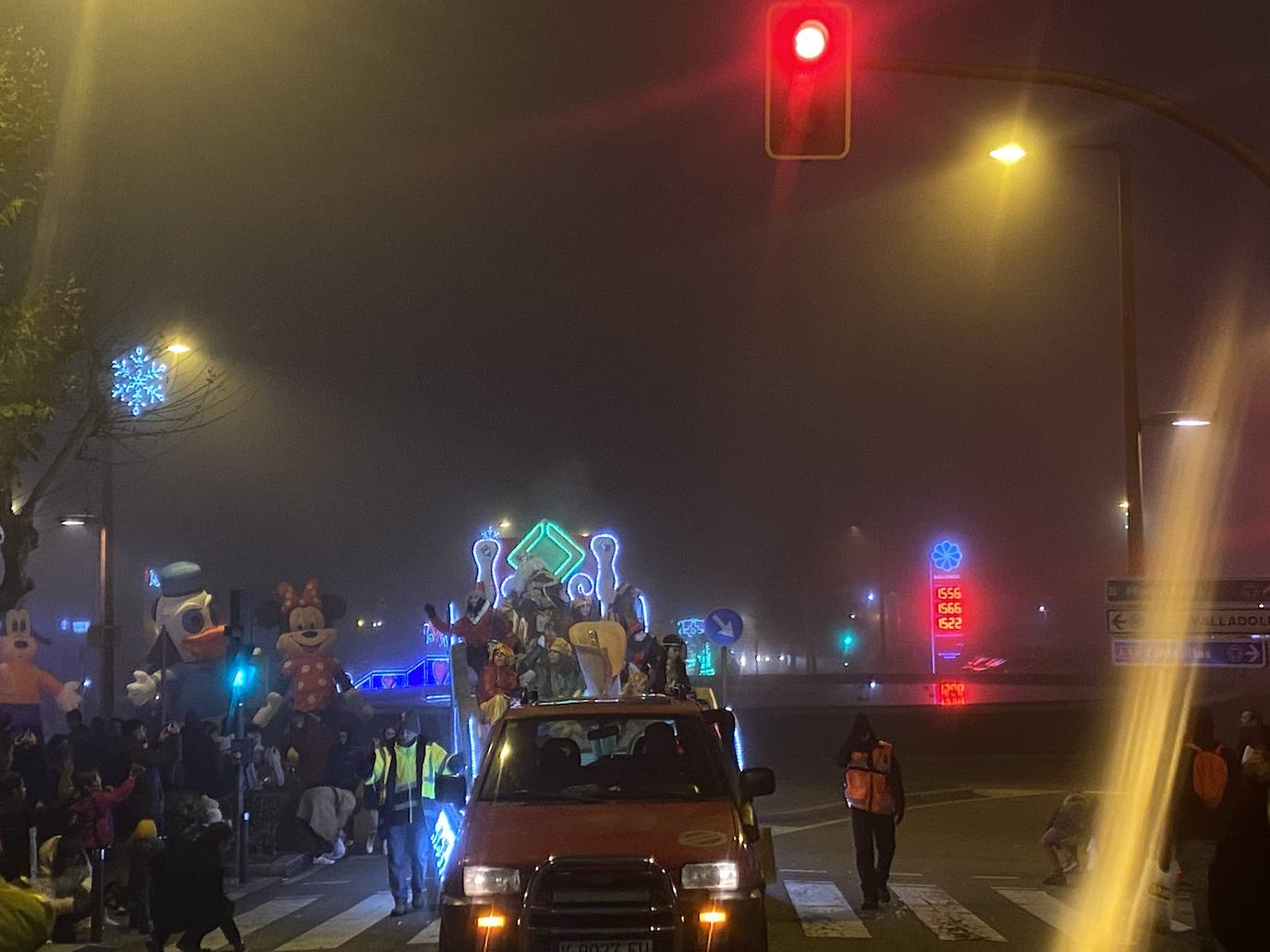 Melchor, Gaspar y Baltasar a su paso por Arroyo de la Encomienda en una gran Cabalgata 