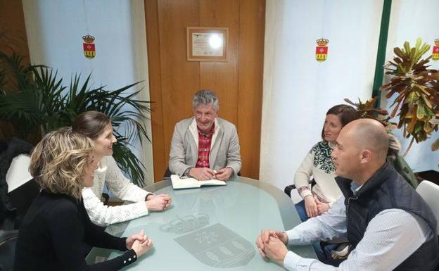 Sarbelio Fernández reunido con la plataforma y representantes de la AMPAS