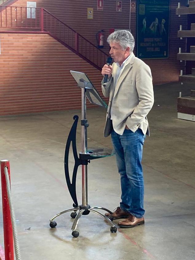800 encajeras y bolilleras se han dado cita en la Plaza de Toros de La Flecha 