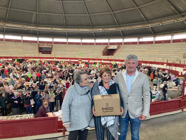 800 encajeras y bolilleras se han dado cita en la Plaza de Toros de La Flecha 