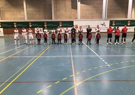 Momento del homenaje a los prebenjamines del club por sus recientes triunfos