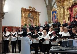 La Coral Támbara de Arroyo de la Encomienda durante una de sus actuaciones