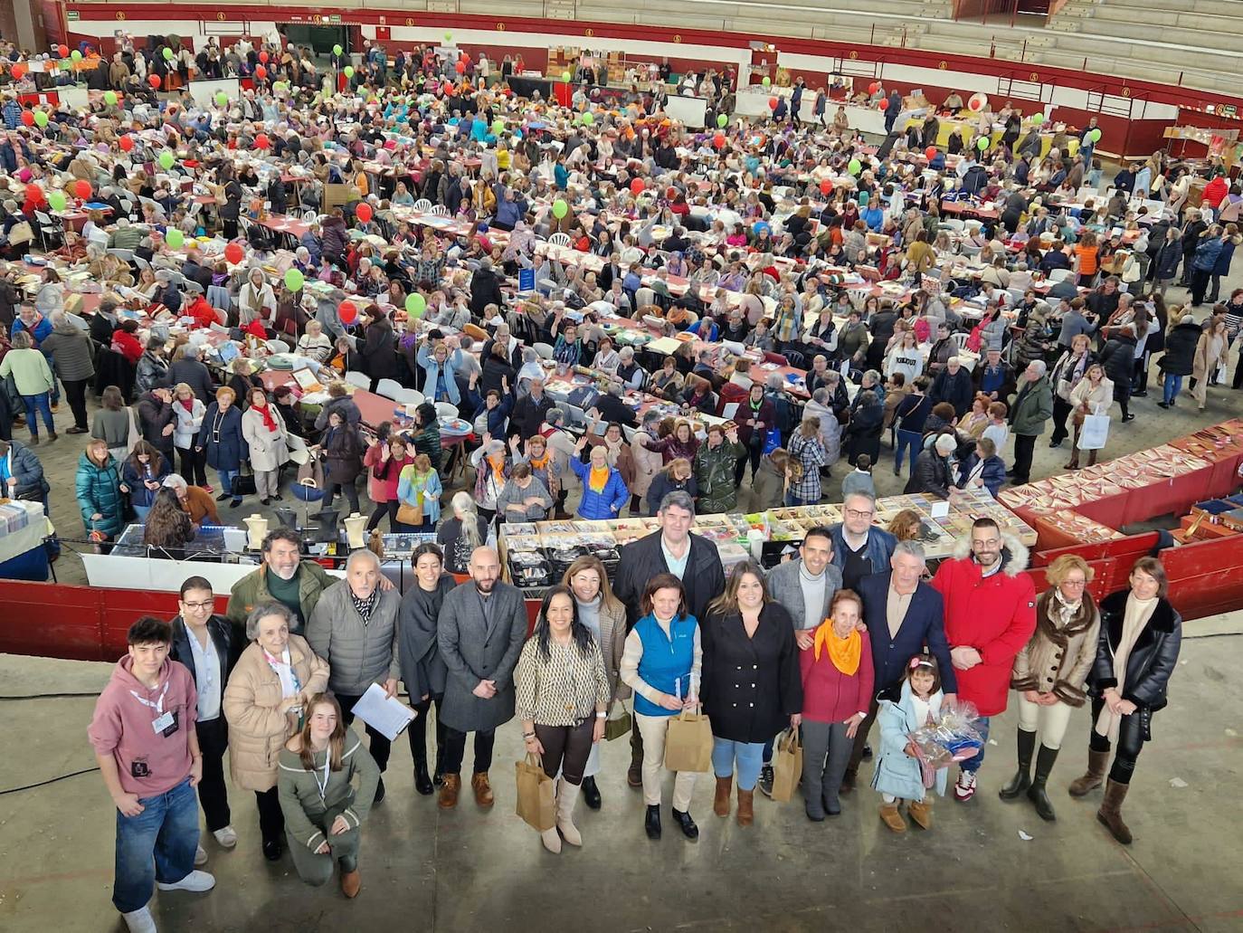 Encuentro de bolilleras y encajeras en la plaza de toros de La Flecha