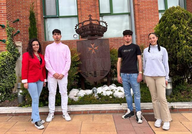 Rocío García, Daniel Gómez, Rodrigo Caballero y Yasmín Nebreda , reinas y reyes de las fiestas de Arroyo