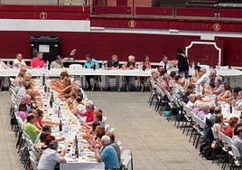 Más de 150 mayores compartieron una comida de hermandad