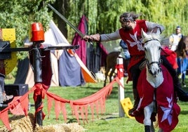 Un caballero participa en lliga medieval