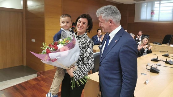 La enfermera que salvó a un niño en Arroyo recibe la Medalla de Plata del municipio