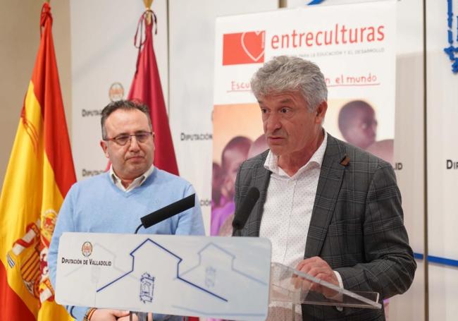 El alcalde, Sarbelio Fernández, durante su intervención ante el diputado Alfonso Romo