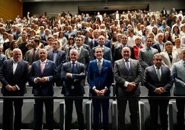 Autoridades y público asistente a la gala celebrada en la Casa de la Música y el Teatro de Arroyo