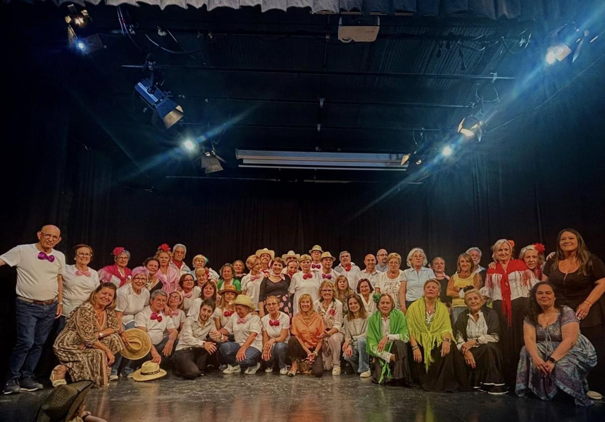 Los mayores de Arroyo clausuran el curso con festivales, diplomas y mucha energía