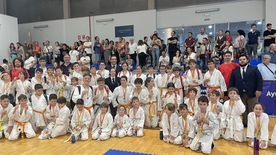 Club Karate Arroyo cierra una temporada cargada de trofeos