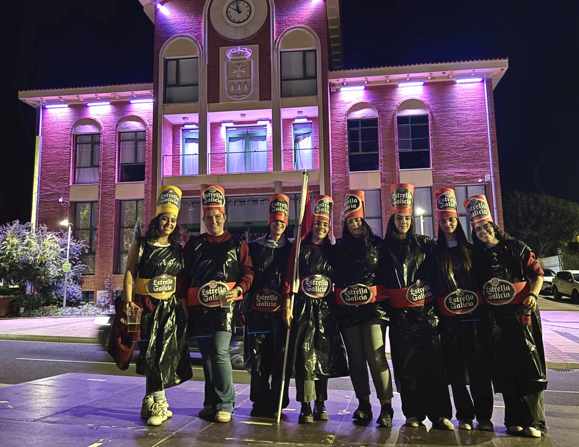 Así transcurrió el desfile de disfraces del Peñas Fest de Arroyo