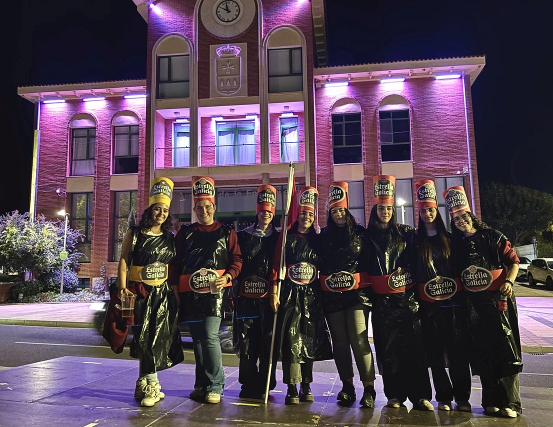 Así transcurrió el desfile de disfraces del Peñas Fest de Arroyo