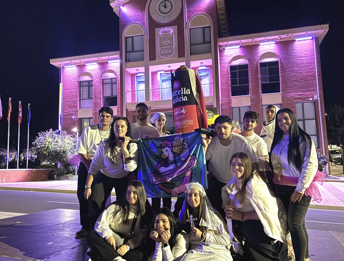 Así transcurrió el desfile de disfraces del Peñas Fest de Arroyo