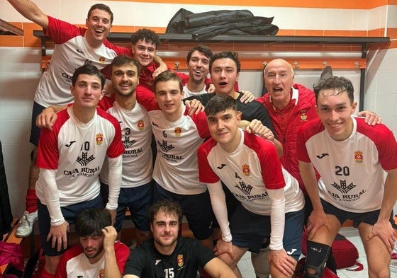 Equipo del Unión Arroyo en el vestuario