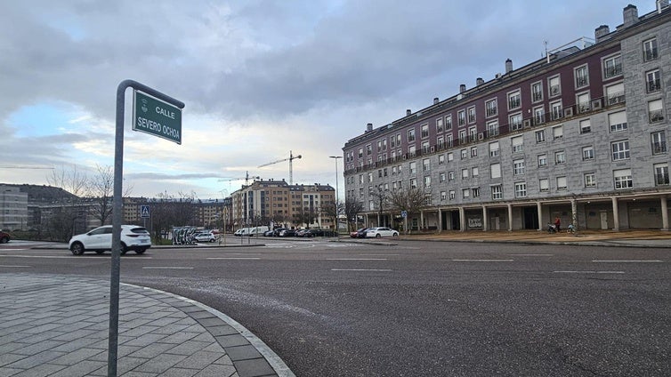 El Ayuntamiento modificará la señalización del cruce de la avenida de Aranzana y la calle Severo Ochoa