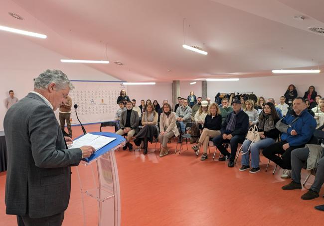 El alcalde, Sarbelio Fernández, dirigiéndose a los galardonados