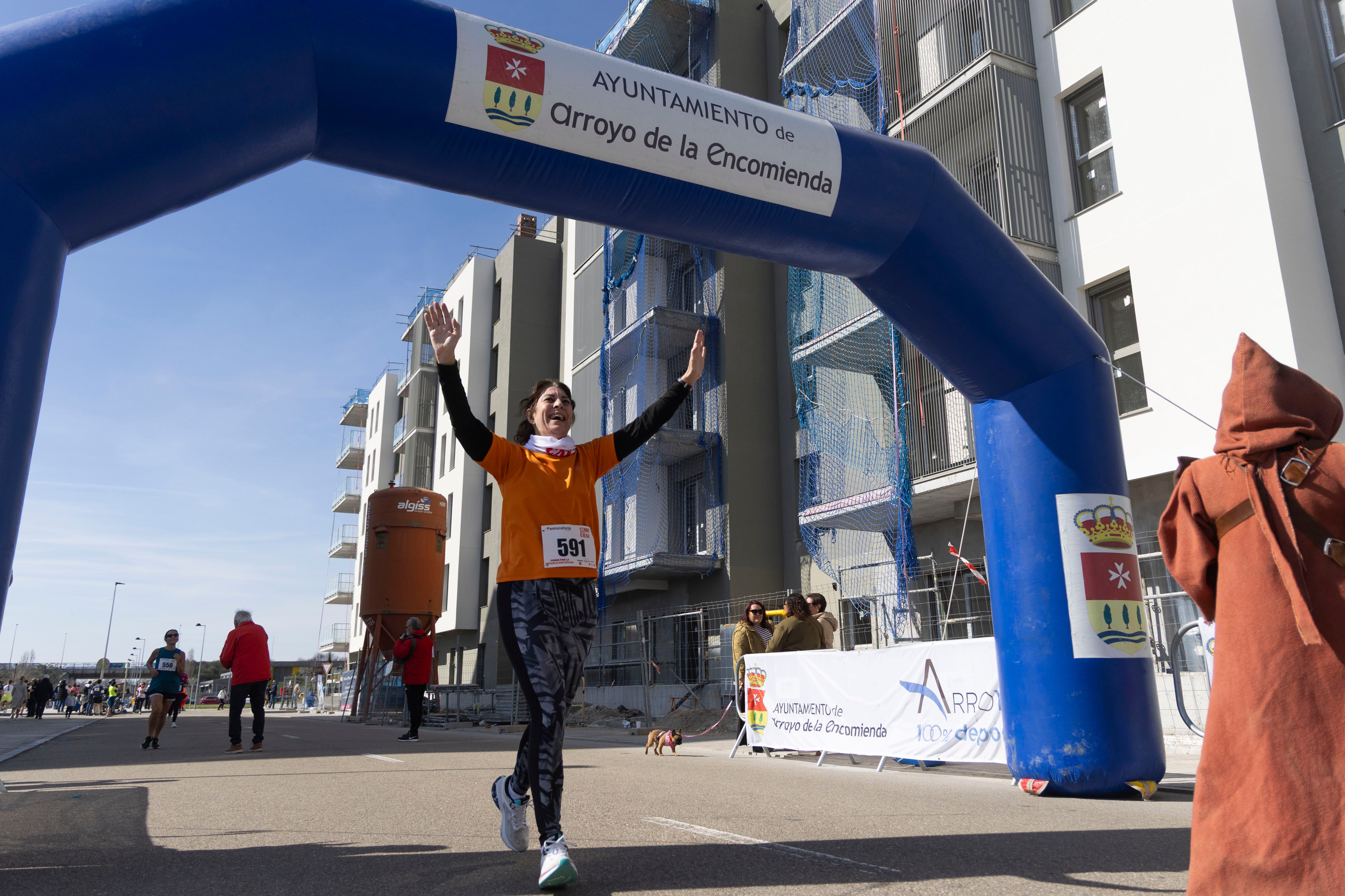 Las imágenes de la carrera entreculturas celebrada en Arroyo de la Encomienda