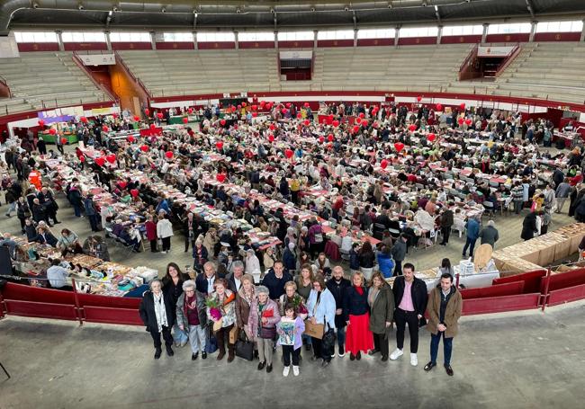 Autoridades y galardonados durante el encuentro