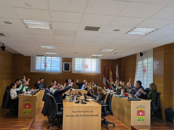 Concejales de Arroyo de la Encomienda reunidos en pleno este miércoles