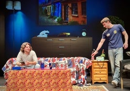 Una escena de esta obra protagonizada por jóvenes actores muy conocidos por series de actualidad