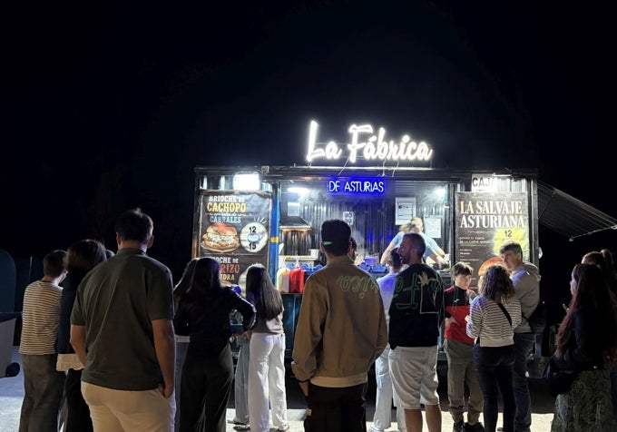 Diez Food Trucks con diferentes propuestas gastronómicas llegaron este sábado al Parque del Socayo de Arroyo