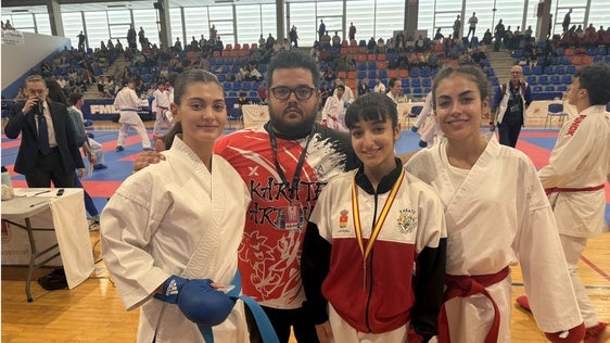 Un pleno de medallas confirma el gran momento de Karate Arroyo