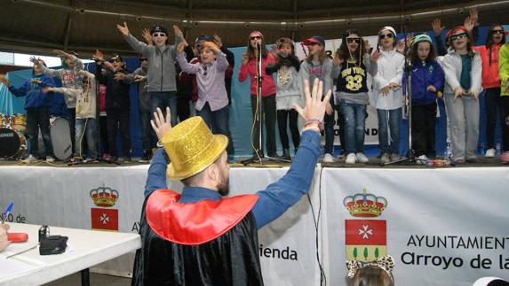 Comparsa vencedora del concurso de chirigotas infantiles de Arroyo. 