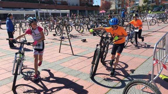La Plaza de España de La Flecha fue el epicentro de la prueba. 