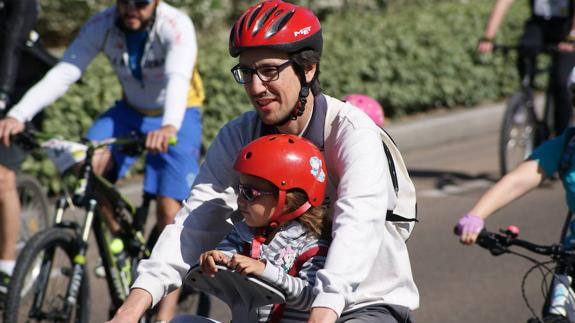 Muchos niños fueron los protagonistas del XI Día de la Bici de Arroyo. 
