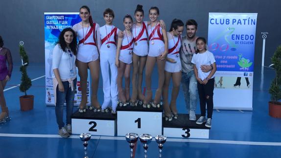 Patinadoras de Arroyo en podio. 