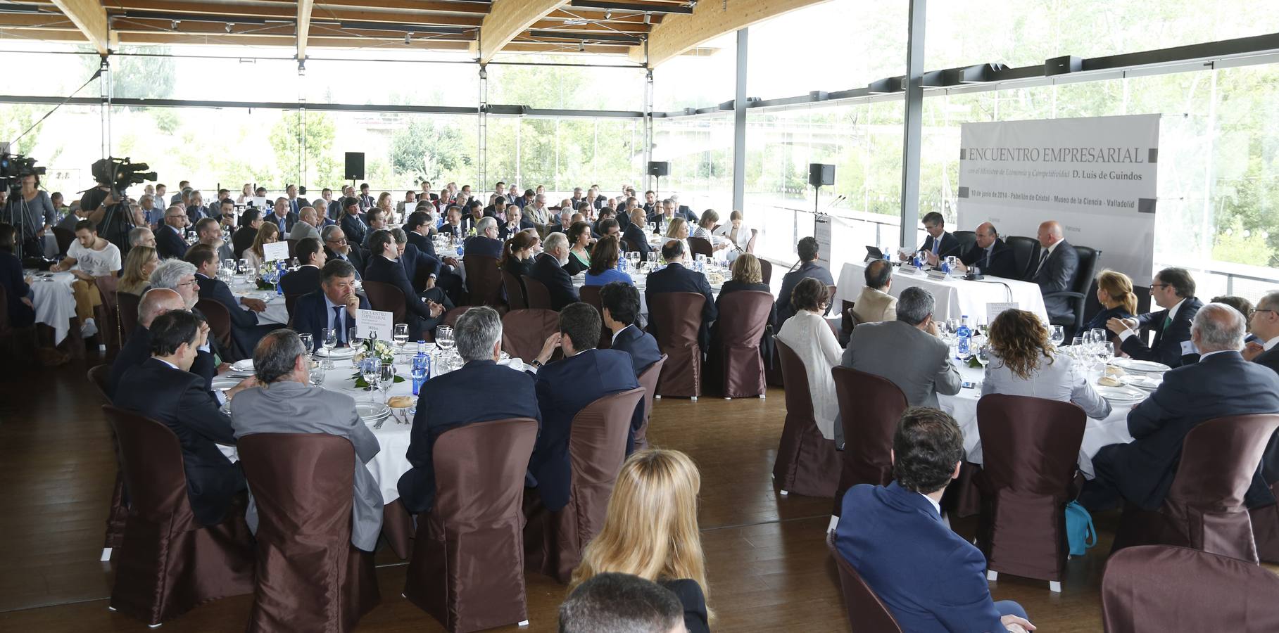 El ministro de Economía, Luis de Guindos en el Foro Empresarial de El Norte en Valladolid (2/2)