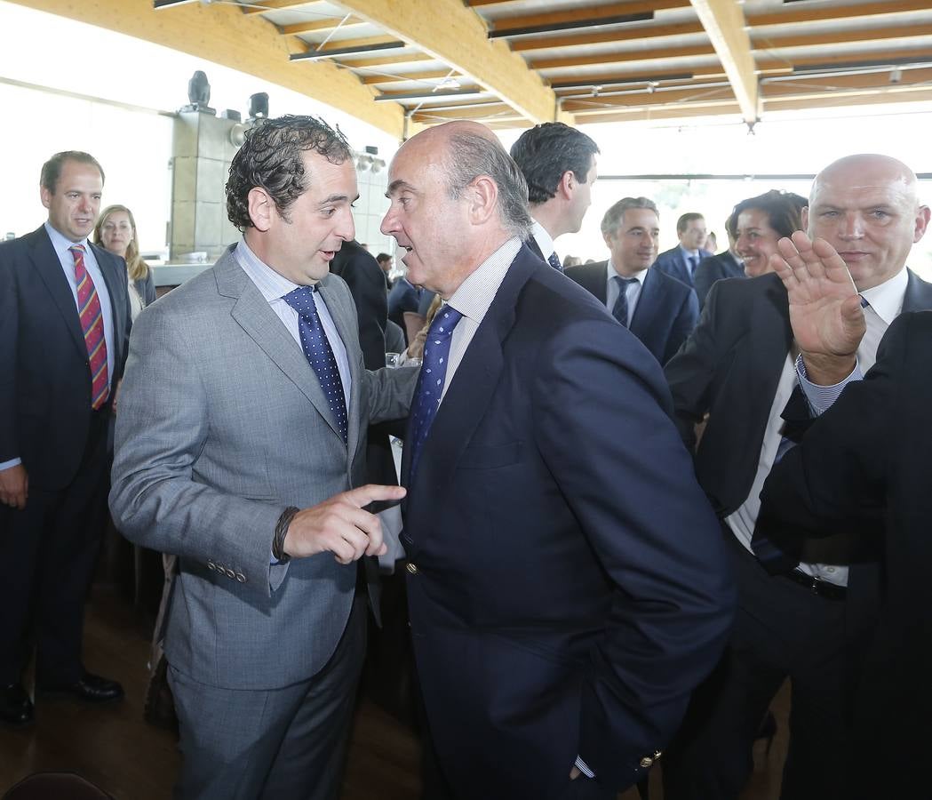 El ministro de Economía, Luis de Guindos en el Foro Empresarial de El Norte en Valladolid (2/2)