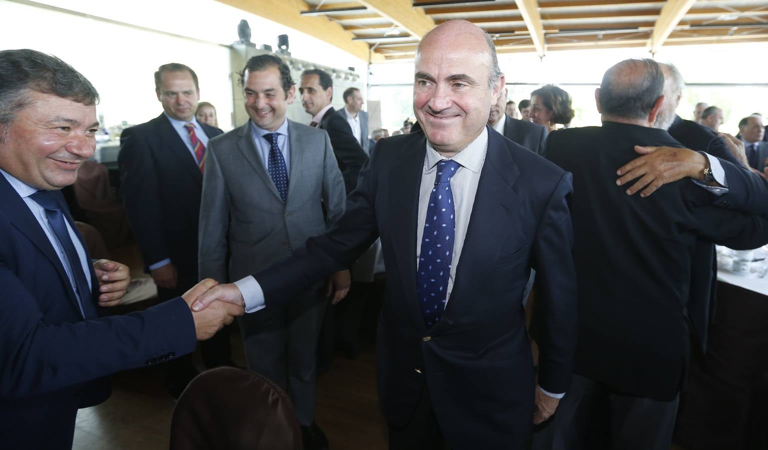 El ministro de Economía, Luis de Guindos en el Foro Empresarial de El Norte en Valladolid (2/2)